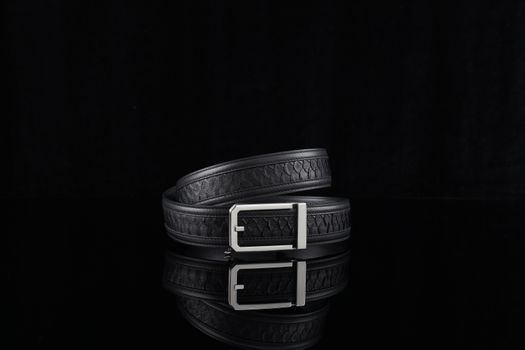 Stylish black leather belt with a silver buckle, perfect for fashion and style enthusiasts.