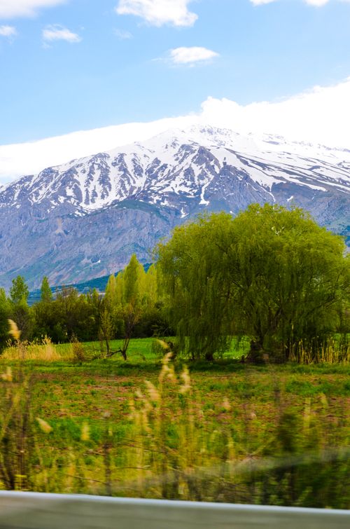 Free Breathtaking view of snow-capped mountains and lush greenery in Erzincan, Türkiye. Stock Photo