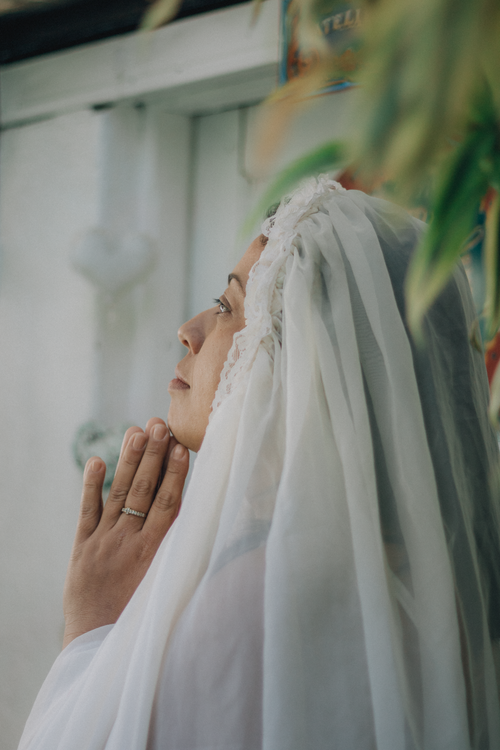Free A woman peacefully prays, wearing a white veil, reflecting serenity and devotion. Stock Photo