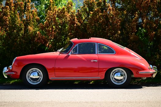 Klassischer Sportwagen in Finnland – Sportwagen Hintergrundbild