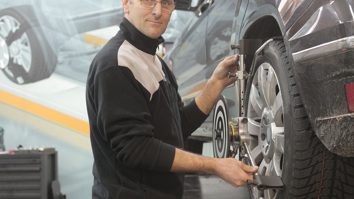 Clés de voiture et documents administratifs sur un siège