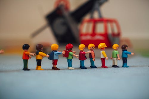 бесплатная фигурки Playmobil, выстроившиеся в линию Стоковое фото
