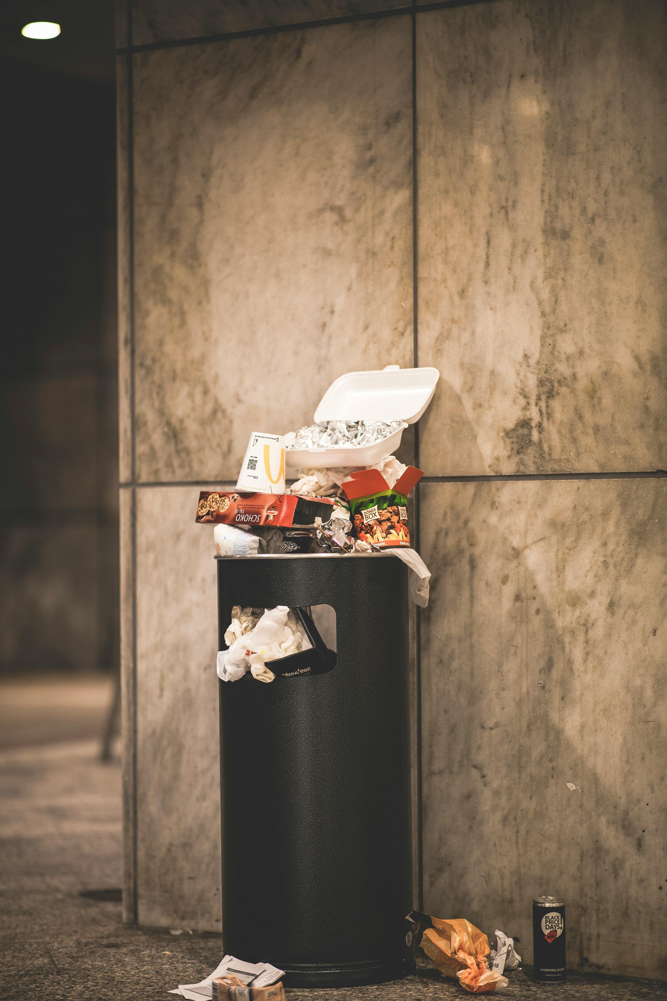 4,059 Bathroom Trash Can Royalty-Free Images, Stock Photos