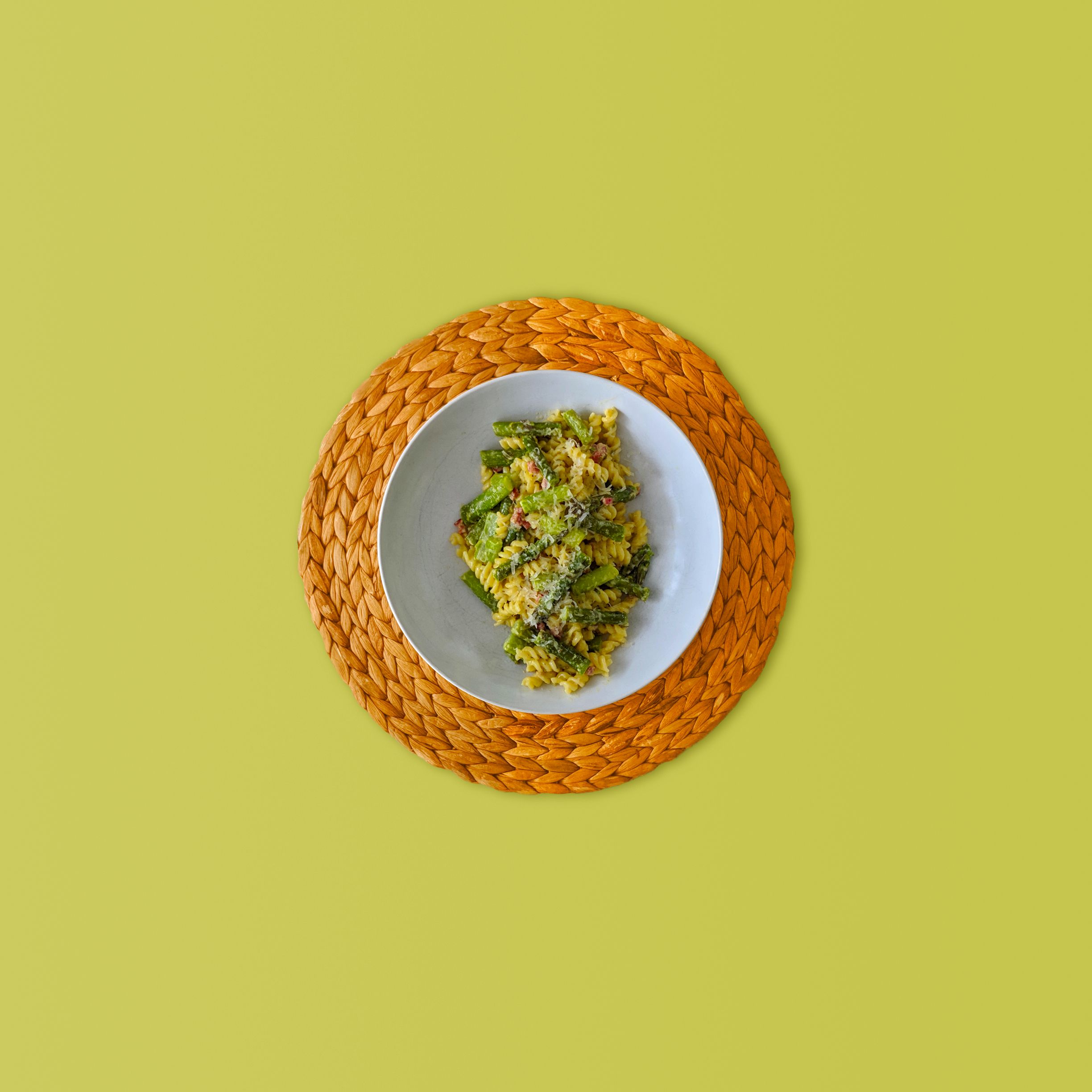 Herb pasta with asparagus in a bowl — David Gierth on Pexels
