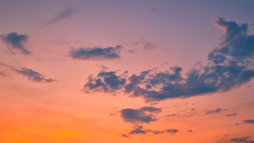 Free Breathtaking sunset with vibrant clouds in Gia Lai, Vietnam, creating a peaceful and colorful sky. Stock Photo