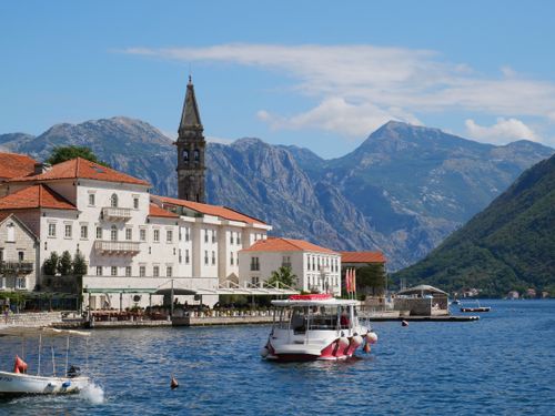 Free Explore the picturesque town of Perast with its stunning mountain backdrop and vibrant waterfront. Stock Photo