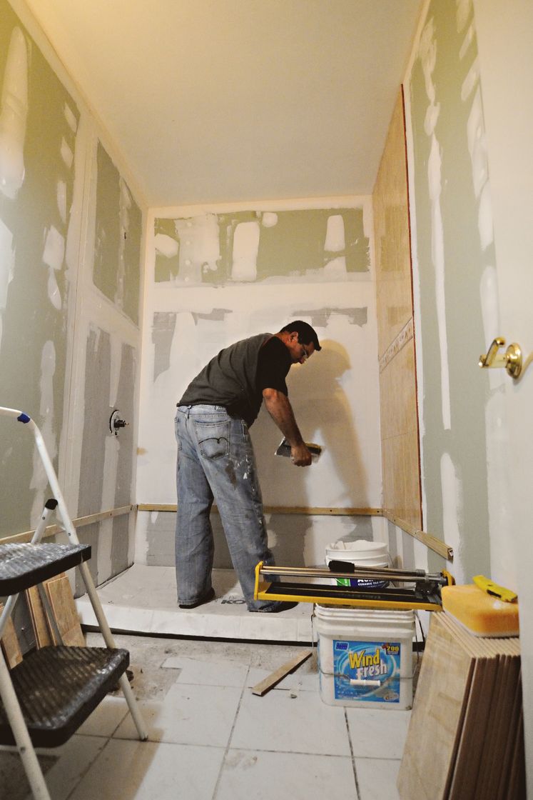 Repairing damaged bathroom tile
