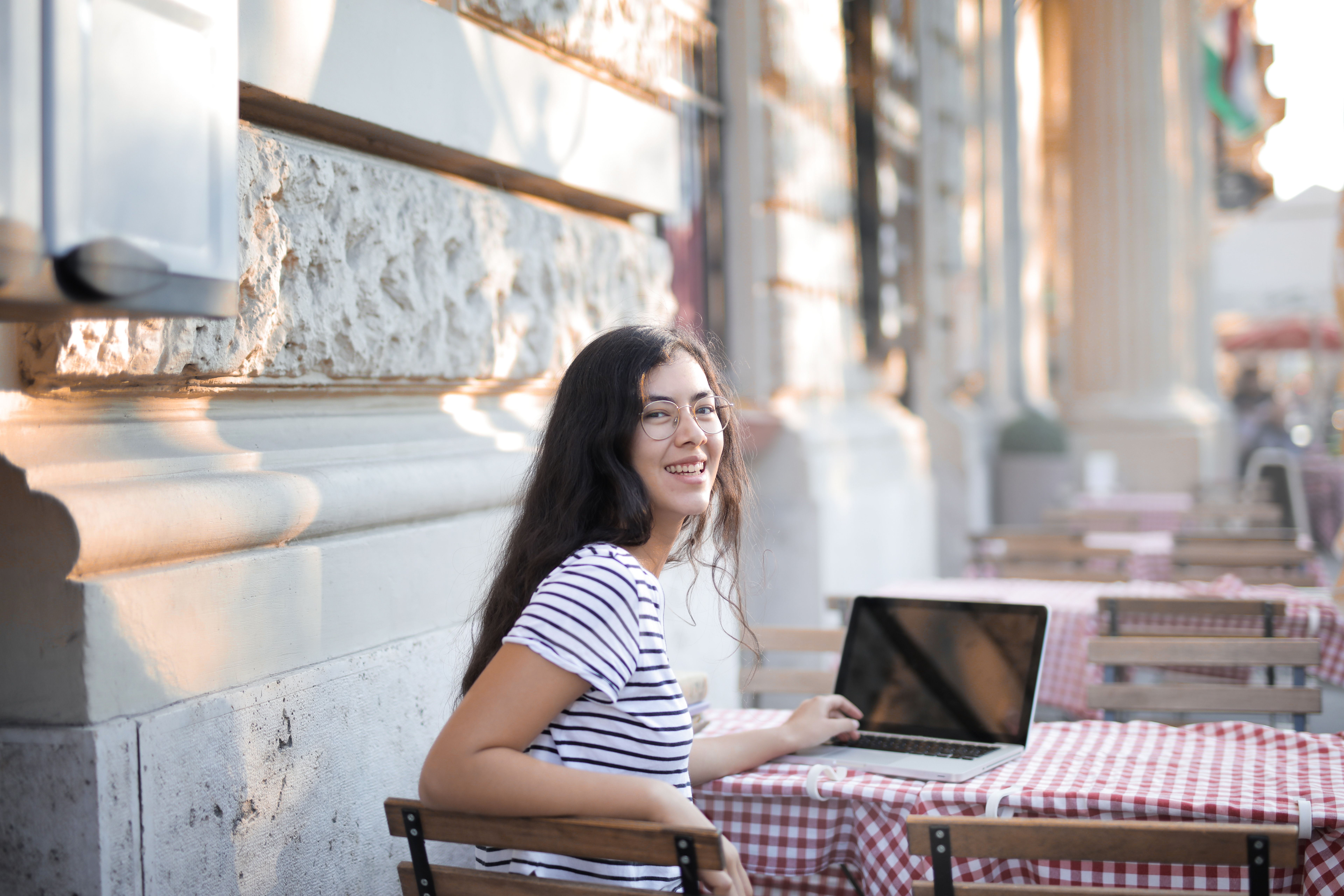 How to Spot the Best Cheap Travel Offers Online