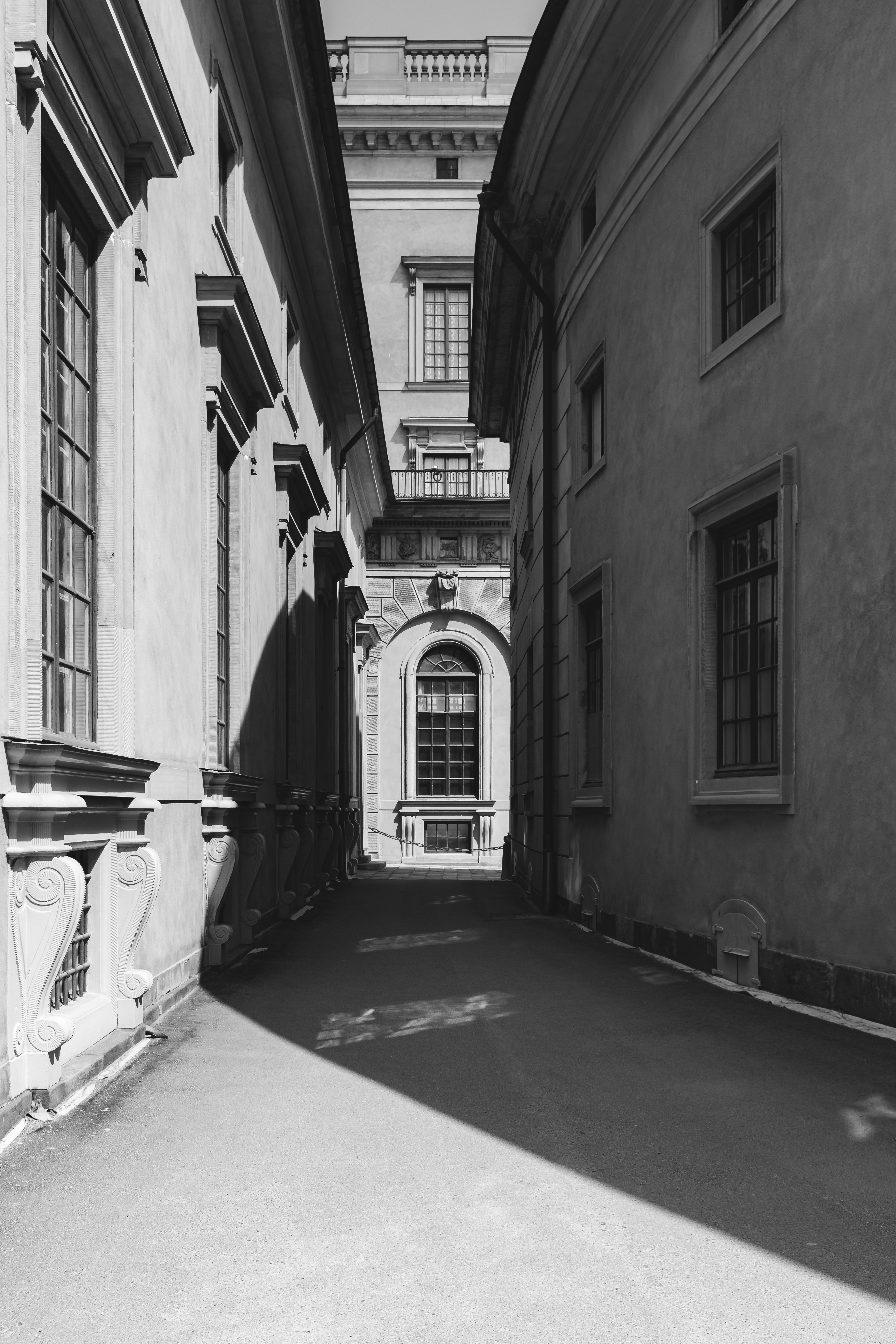 Why alley shadows make city frames feel cinematic