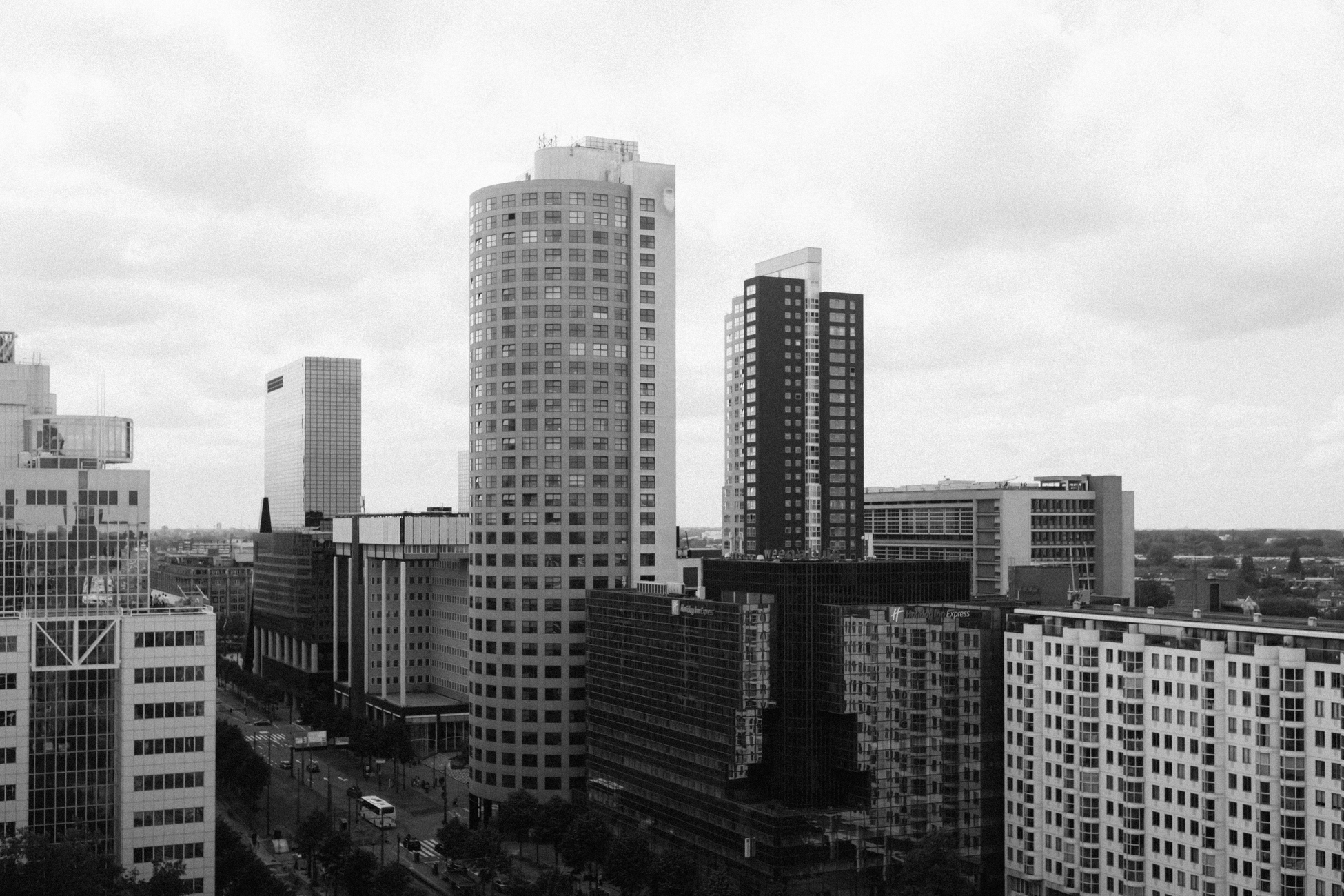 Rotterdam bereidt zich voor op hete dagen met gratis zonnebrand en zwemwaarschuwingen