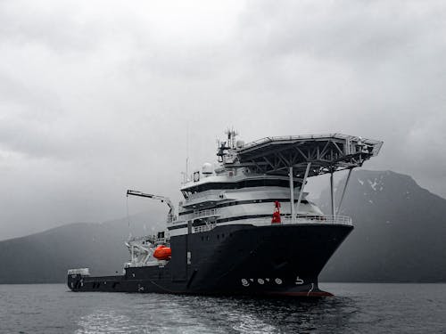 Free Black and White Ship on Sea Stock Photo