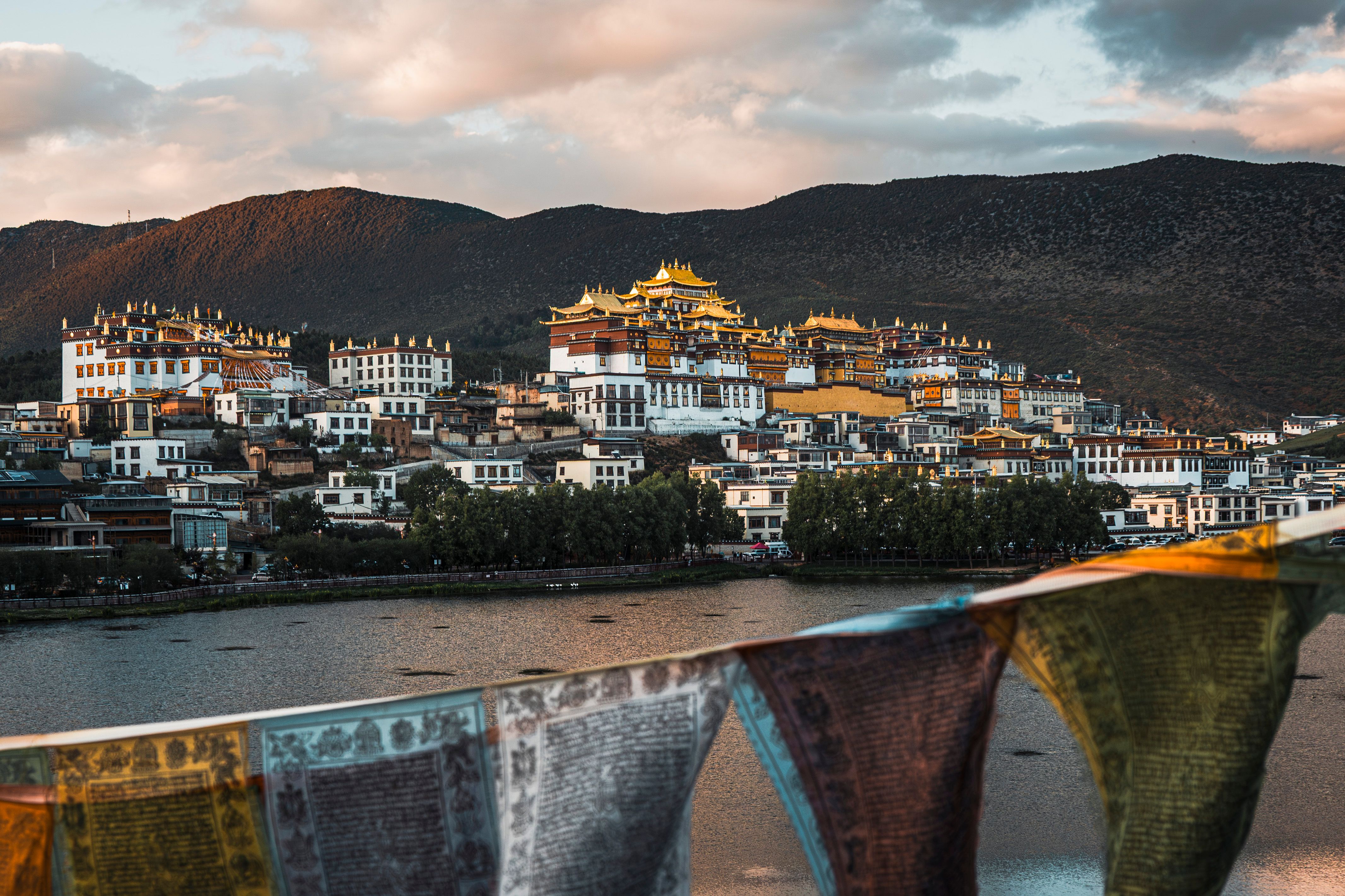 Yunnan Ethnic Minorities — The Bai People: Dali and Erhai Lake
