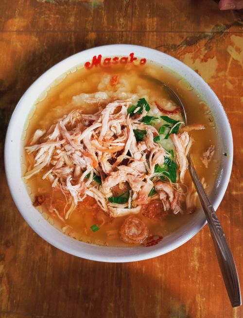 Free A savory bowl of chicken soup topped with fresh herbs, perfect for cozy dining. Stock Photo