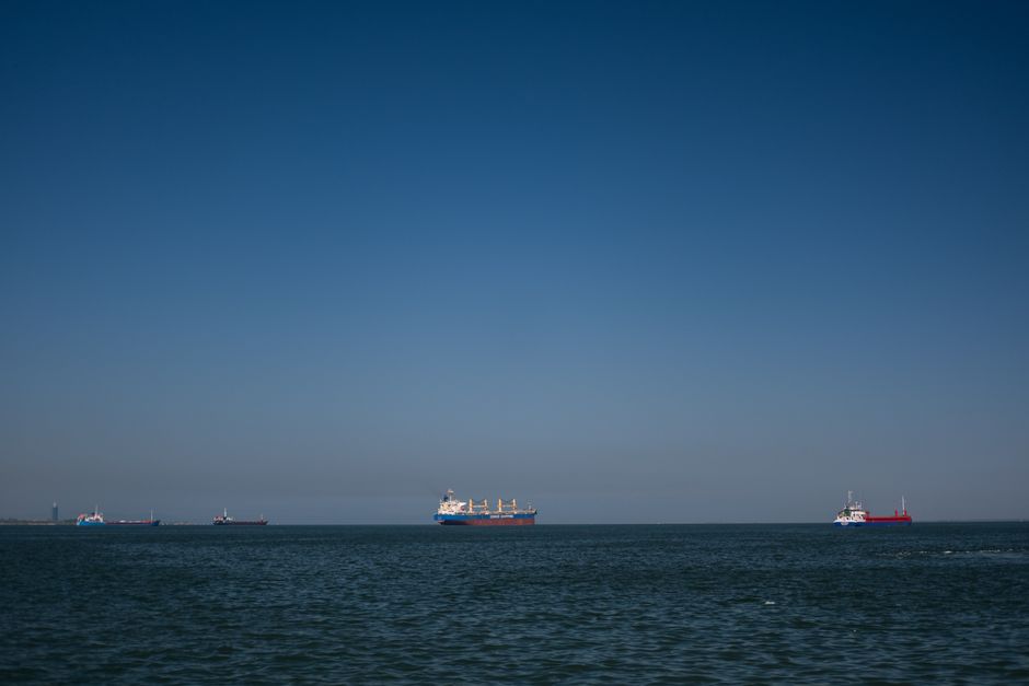 Oil prices dip as Iran-Oman talks raise Strait of Hormuz reopening hopes