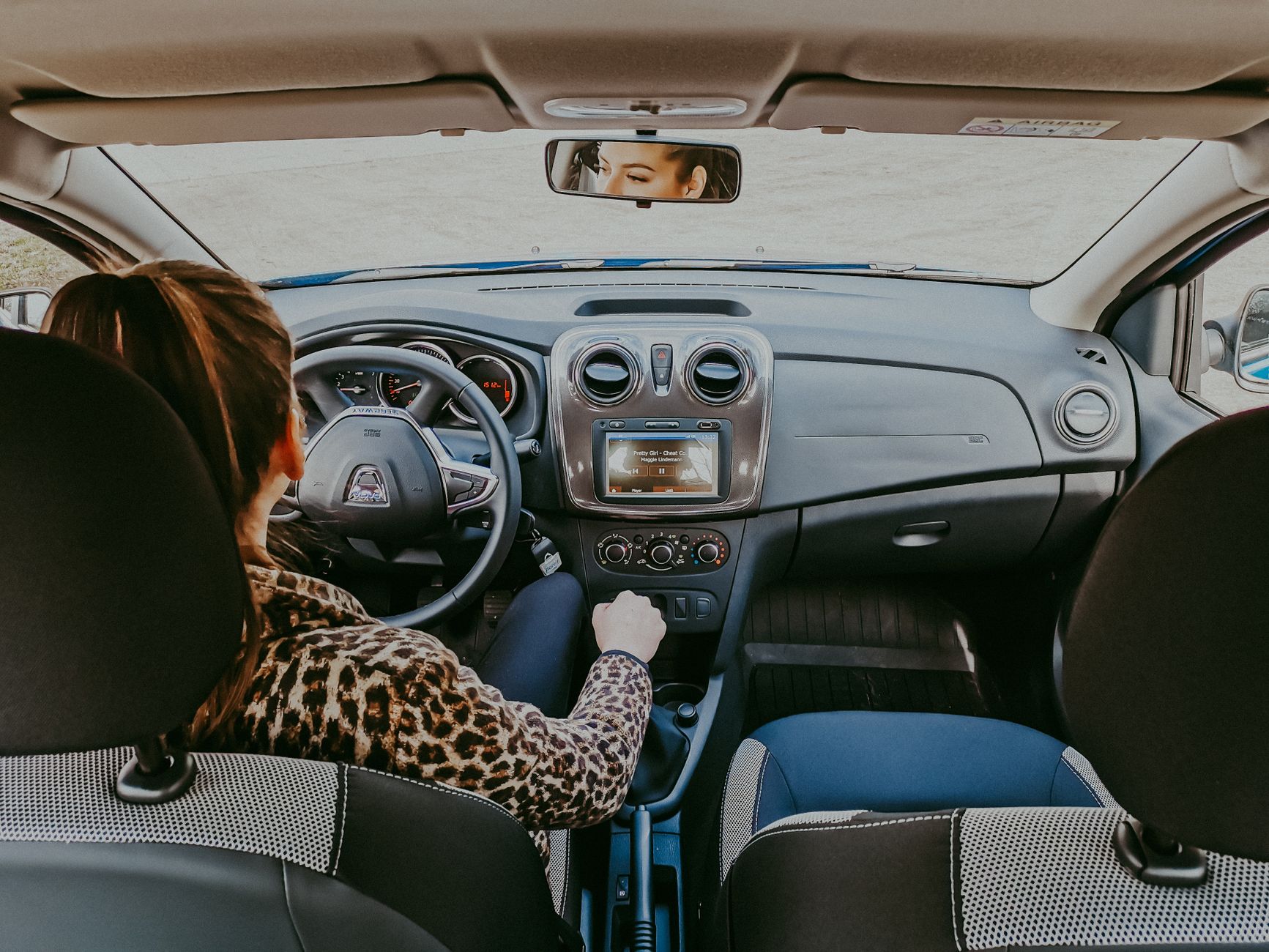 Técnicas de Conducción Defensiva para el Examen Práctico: Un Caso de Éxito con Resultados Medibles