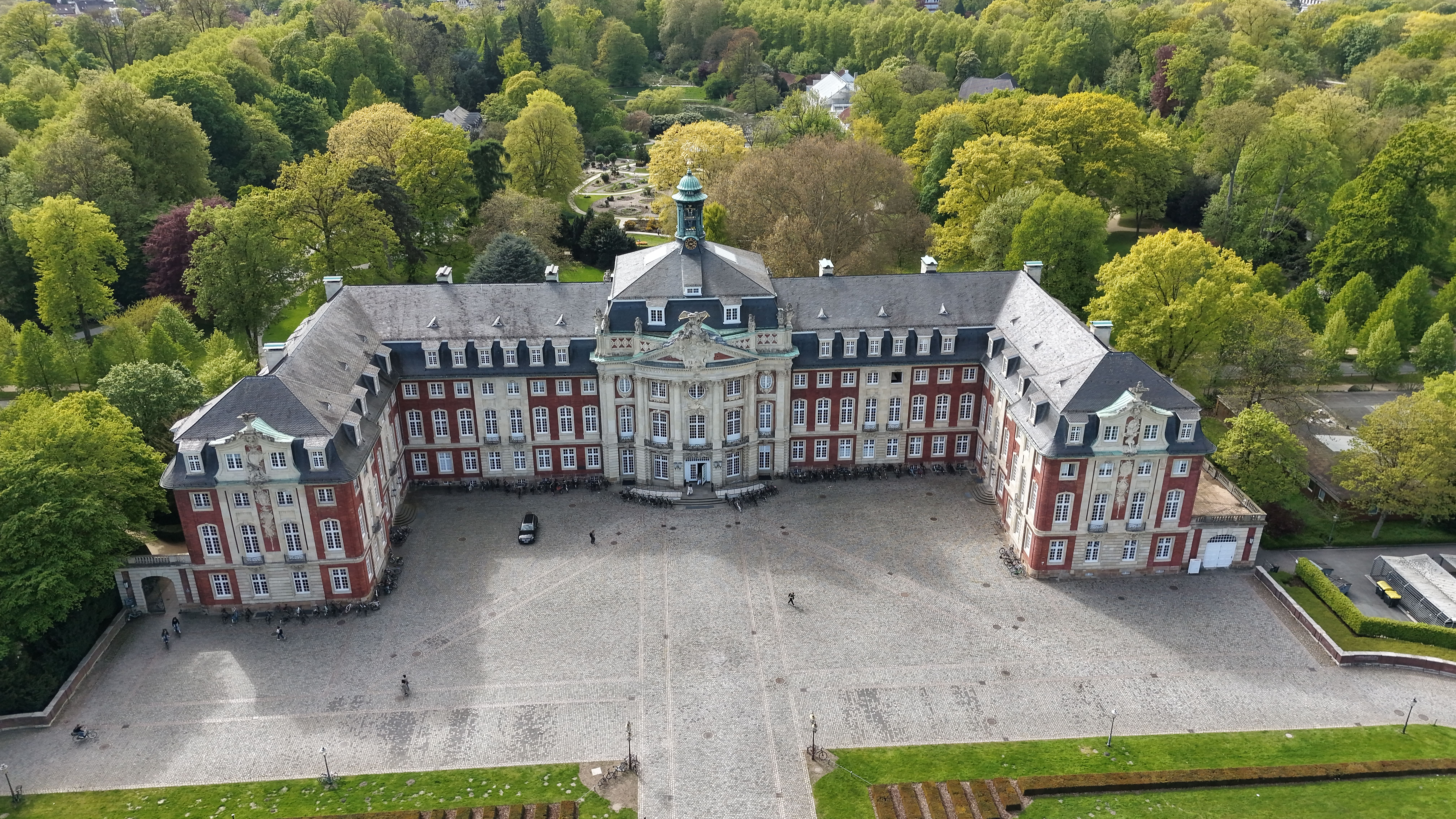 Castlecore-Wohnzimmer: 4 Schloss-Feeling-Ideen + DIY-Anleitungen — Variation