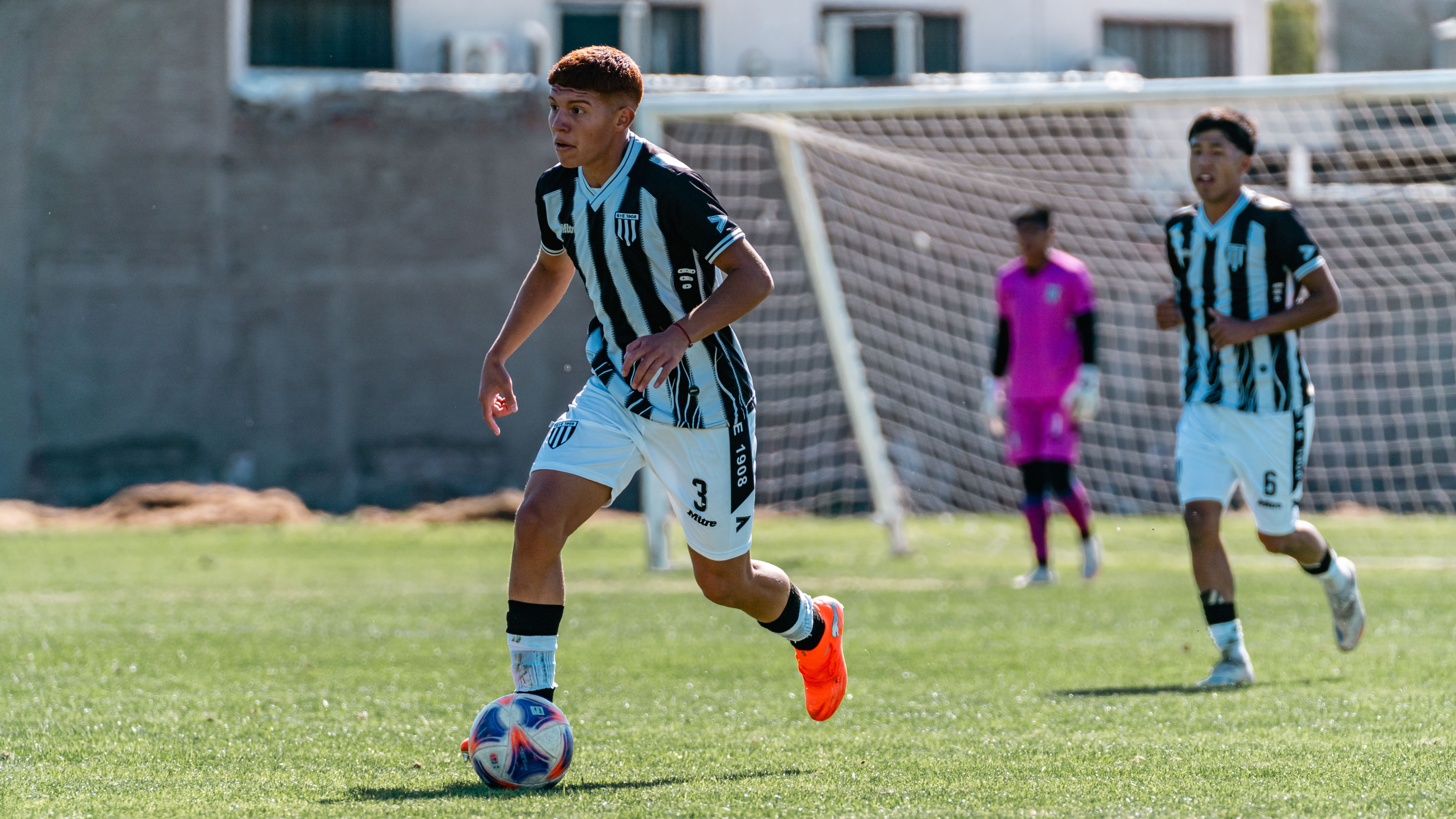 Adolescentes ainda conseguem driblar bloqueio em redes sociais