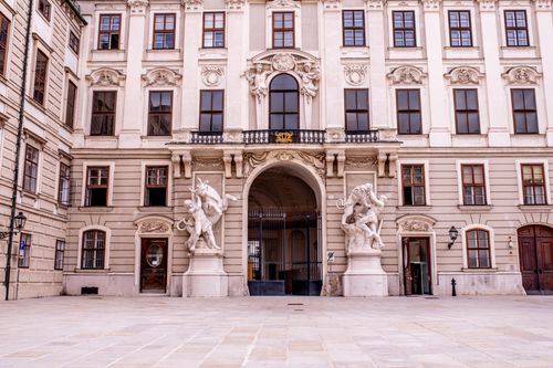 Free Elegant historic building facade featuring intricate sculptures and classic architecture. Stock Photo
