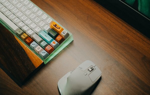 Split keyboard vs ergonomic keyboard: what's the difference?