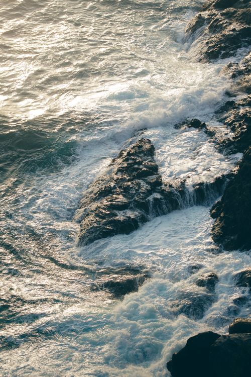 Free Captivating view of ocean waves crashing on rocks at El Aouana, Algérie during day. Stock Photo