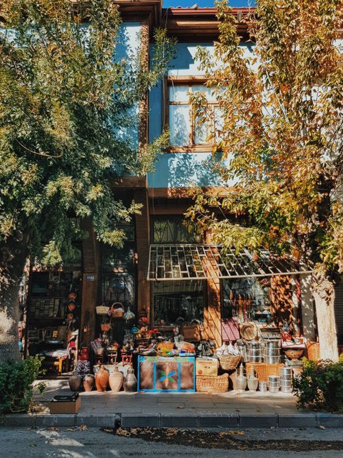 Free Explore a vibrant street market in Afyonkarahisar, Turkey, showcasing handmade goods and colorful pottery. Stock Photo