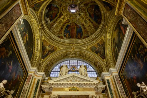 Free Intricate frescoes and architectural details of a basilica dome in Rome, Italy. Stock Photo