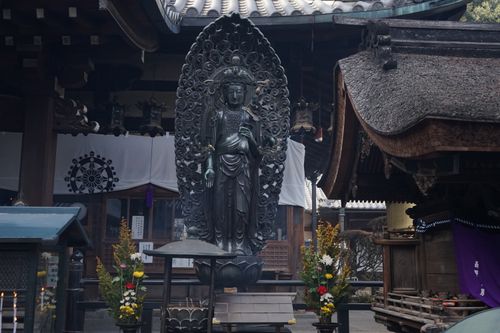 Free Detailed view of a Buddhist temple featuring a prominent statue in Japan. Serene and cultural atmosphere. Stock Photo