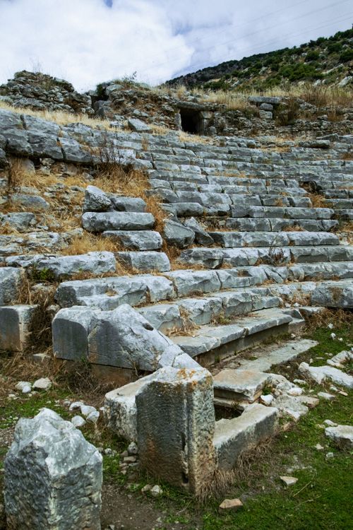 Free Explore ancient stone ruins set against a lush, green landscape, revealing history's breathtaking beauty. Stock Photo