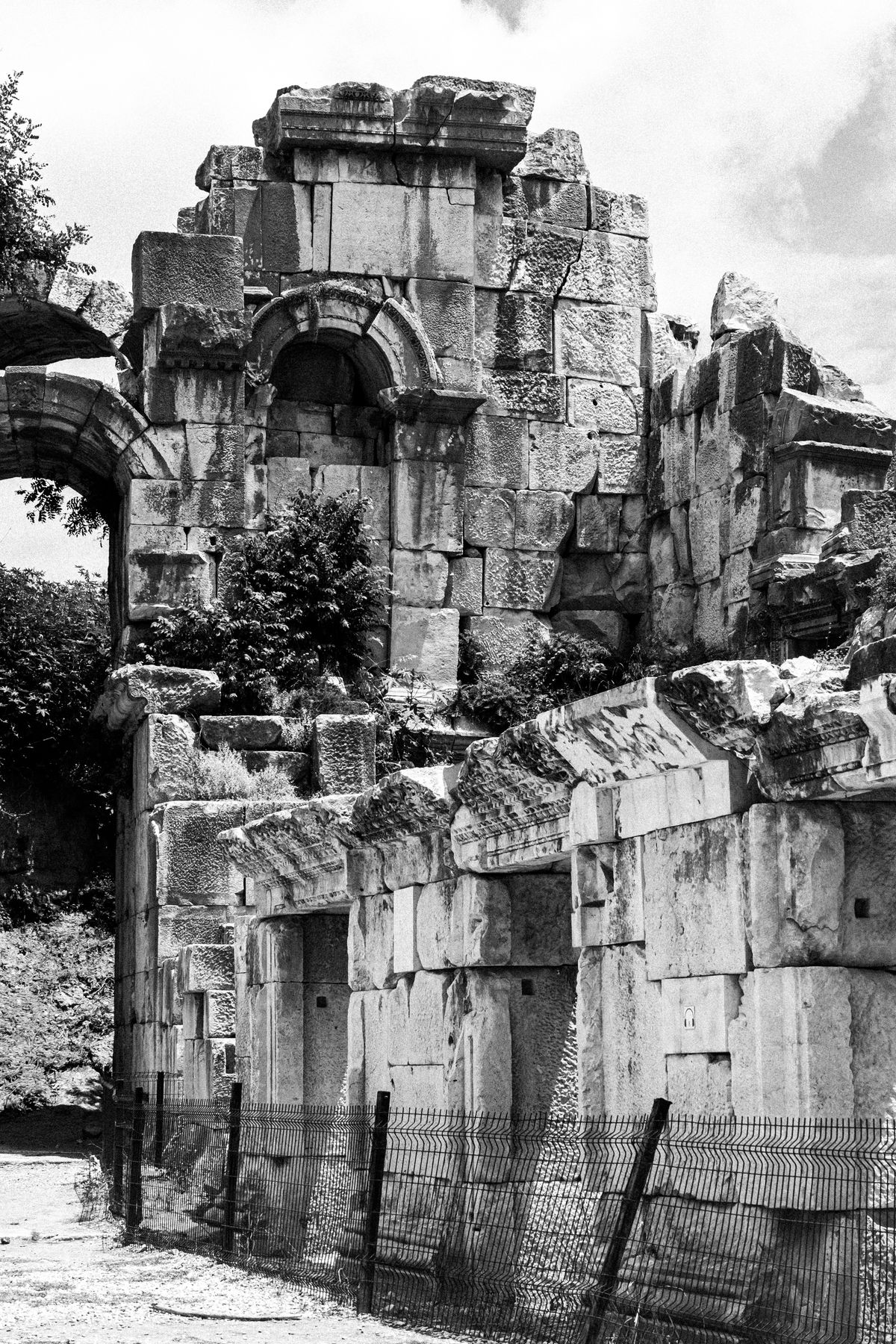 古代中国の城門と石畳