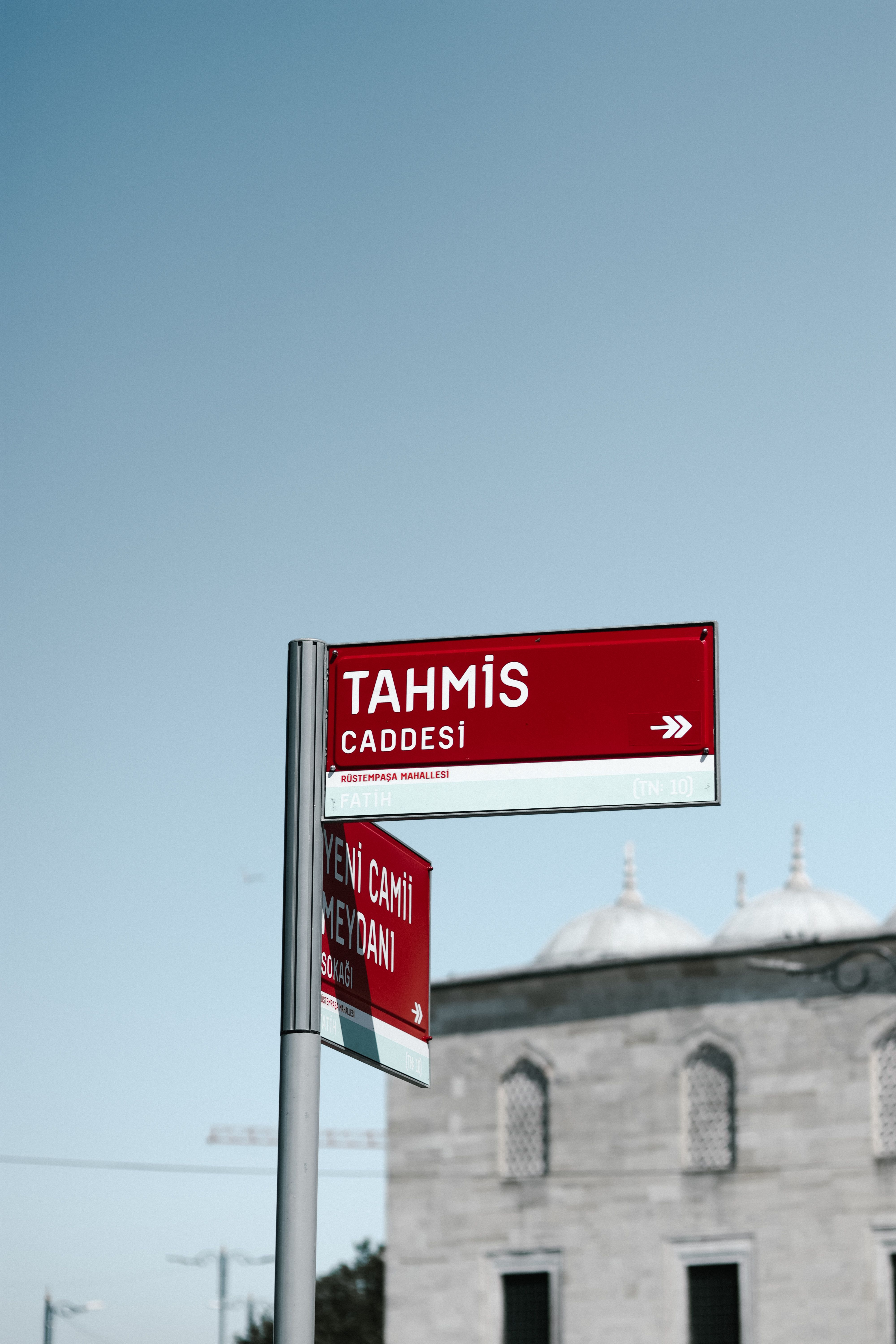 Directional Signs to Touristic Attractions in Turkish · Free Stock Photo