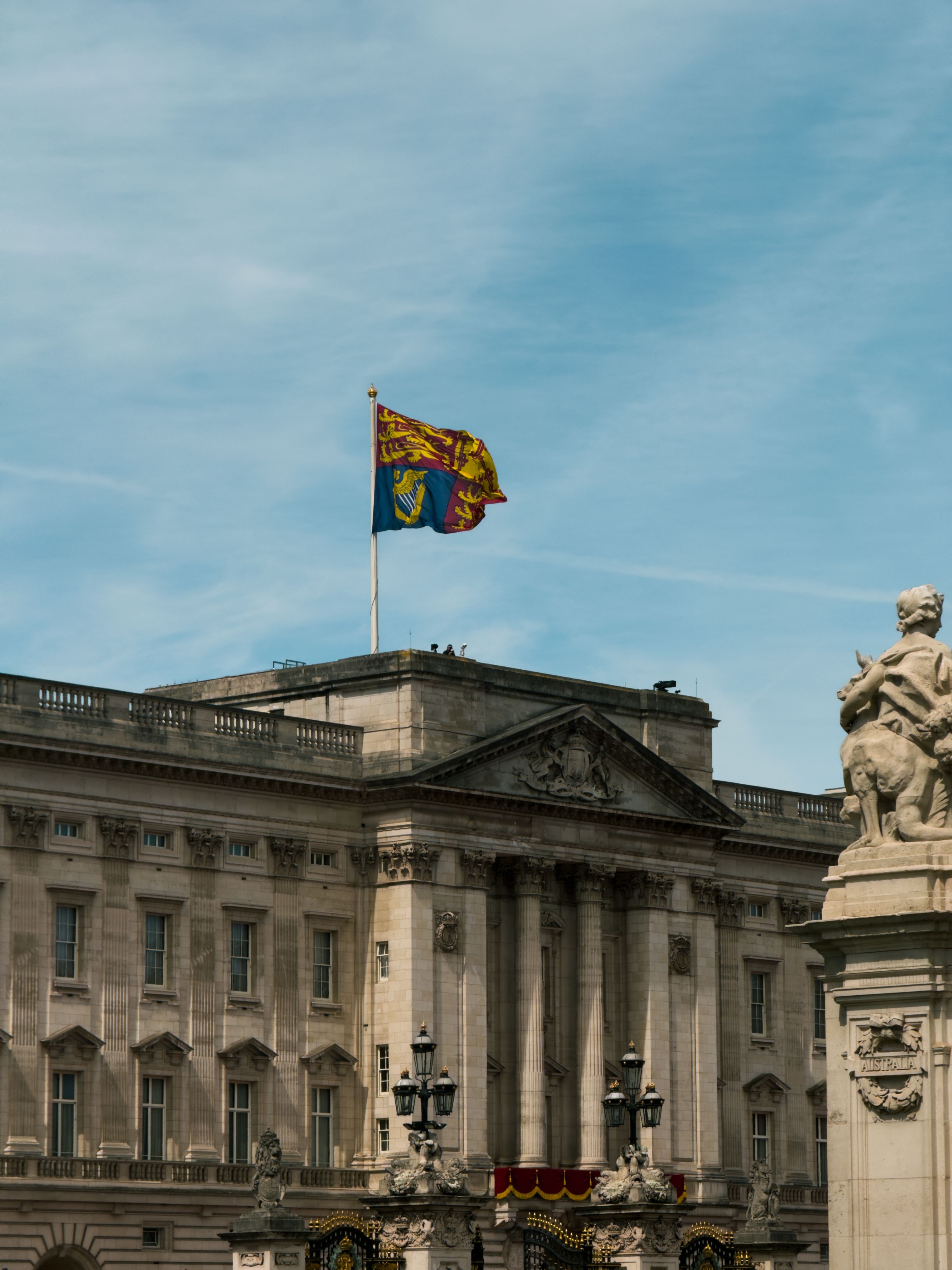 Meghan i Harry wracają do Anglii – co oznacza ich powrót?