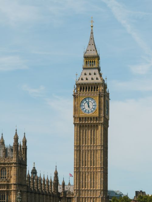Free View of the iconic Big Ben clock tower in London against a clear blue sky. Stock Photo