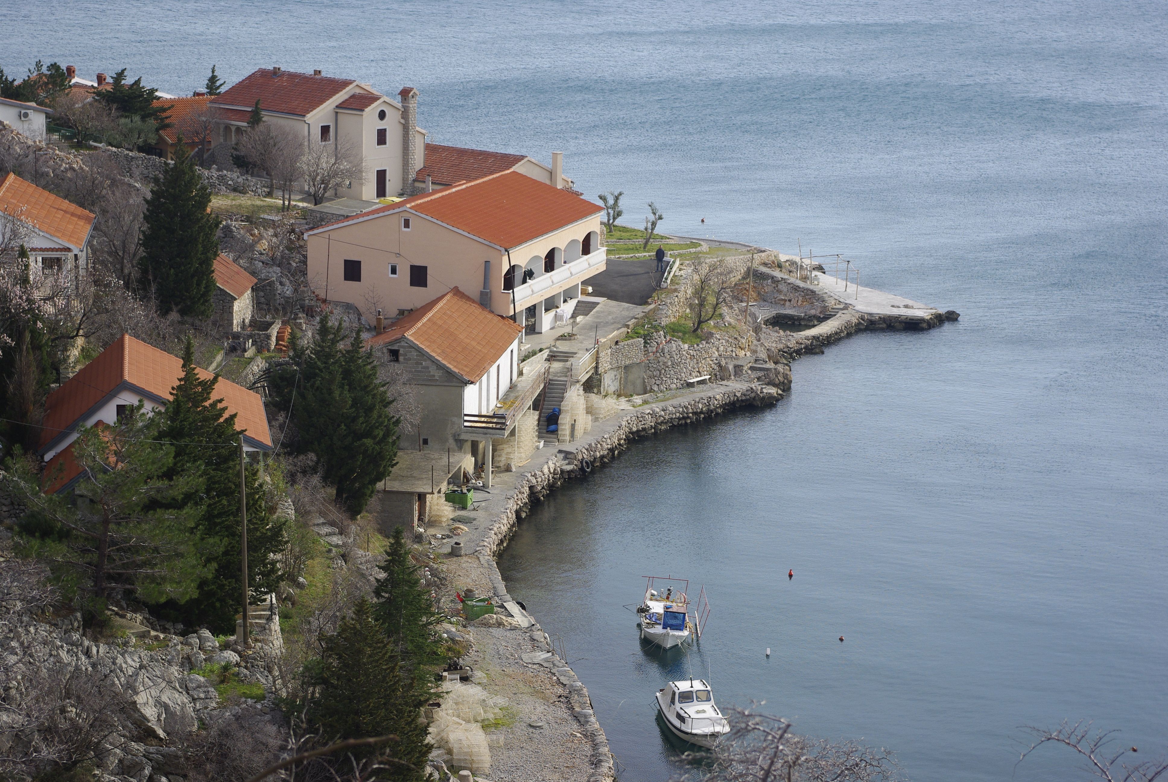 Charming village of Lukovo Šugarje on the Adriatic coast with a peaceful waterfront view.