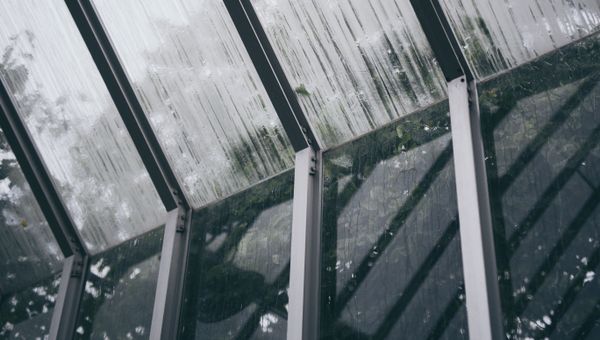 Wintergarten Schallschutz: Regen, Verkehr, Nachbarn