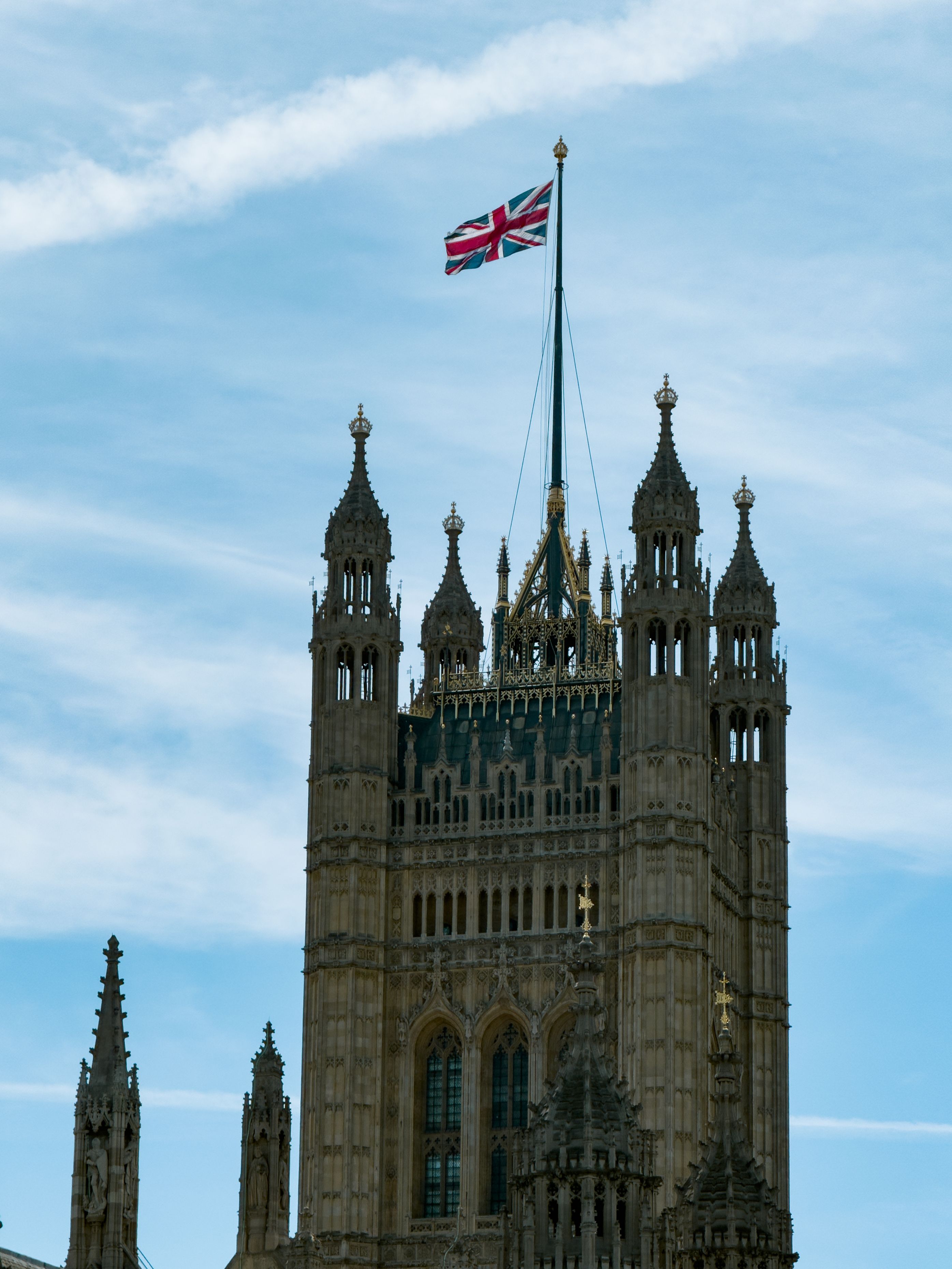 Król Karol III – pomyłka medialna i jej konsekwencje
