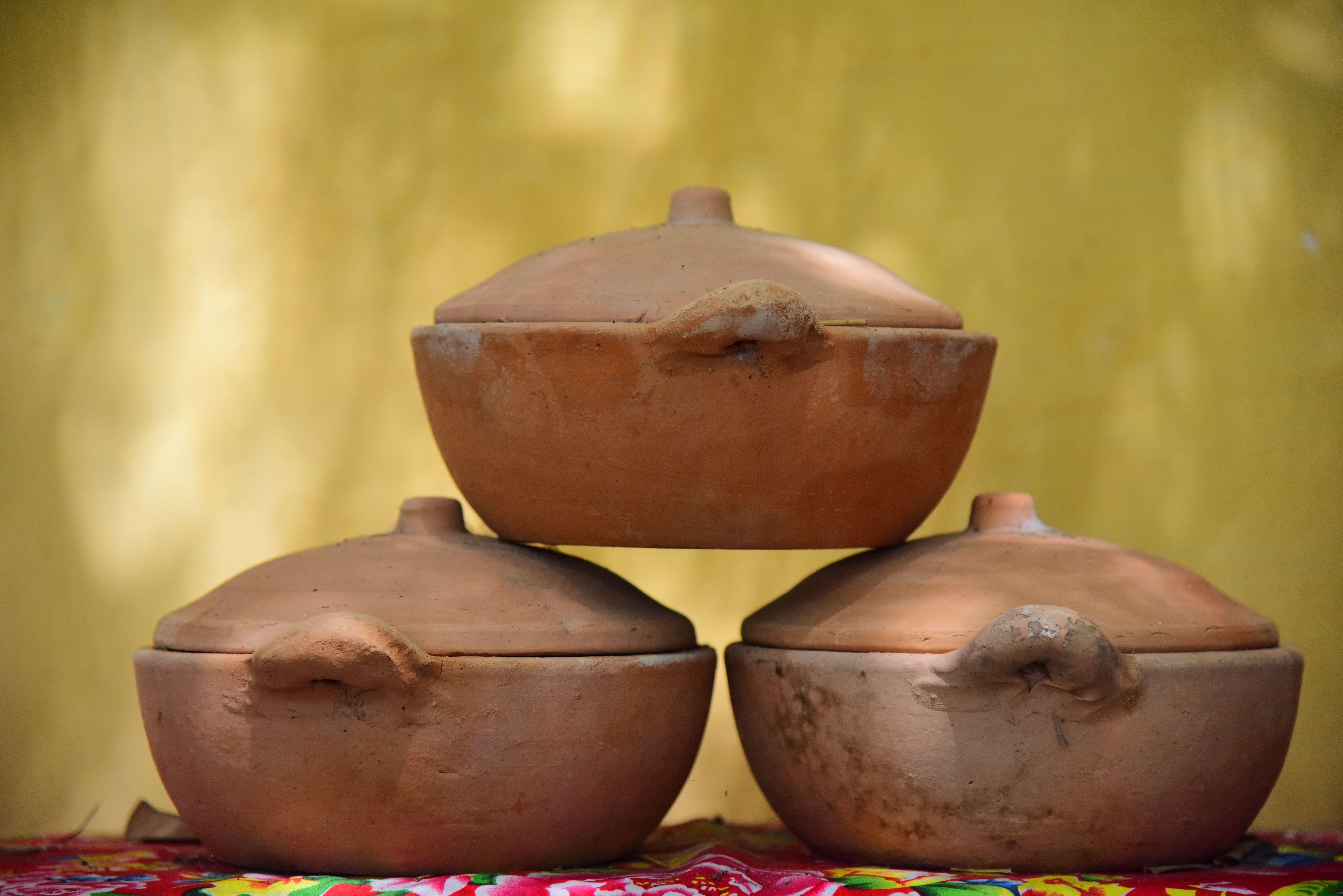 Scandinavisch herfstinterieur met terracotta decor.