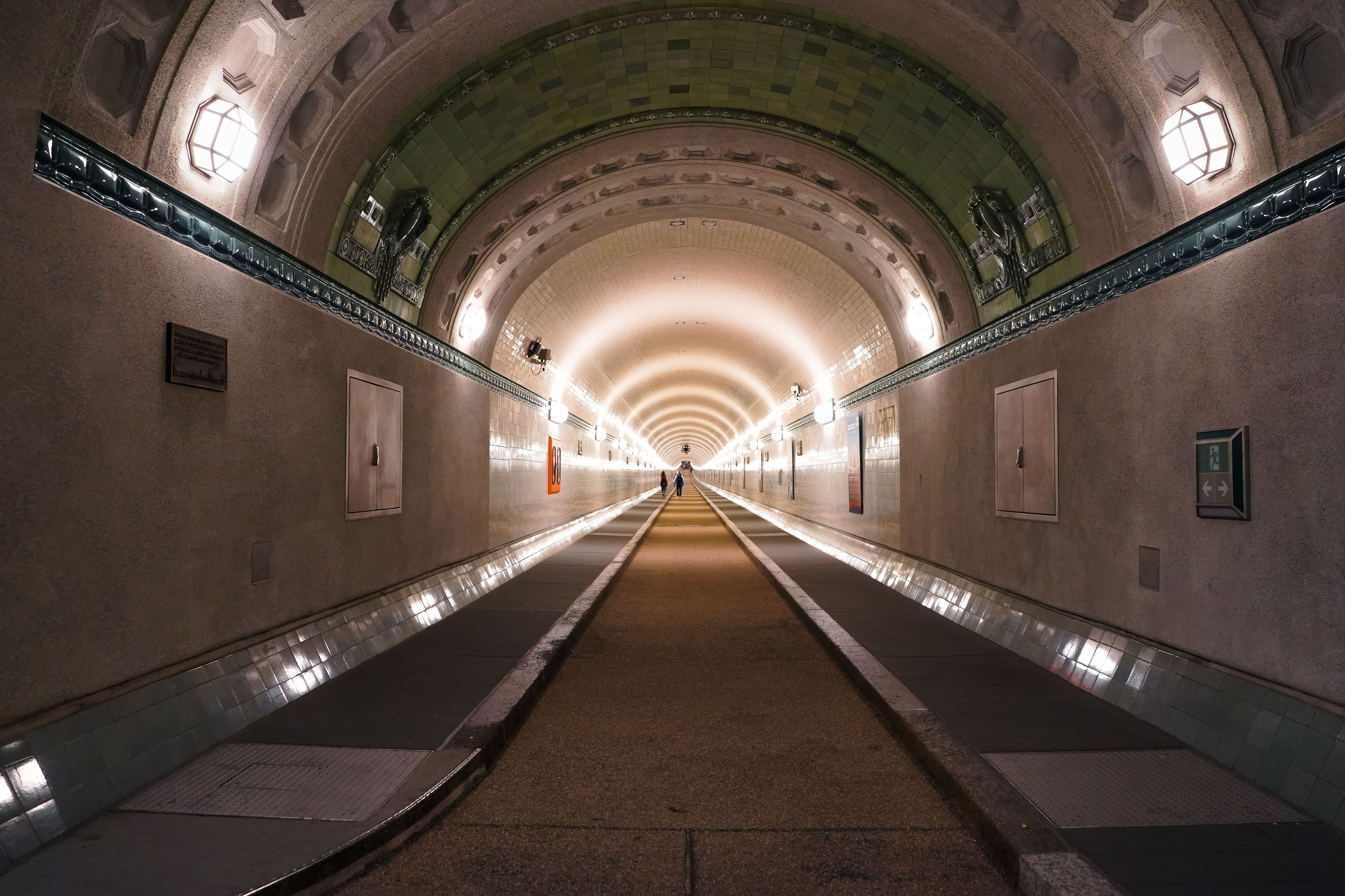 Demand for tunnel maps and personal weapons tests Gaza talks