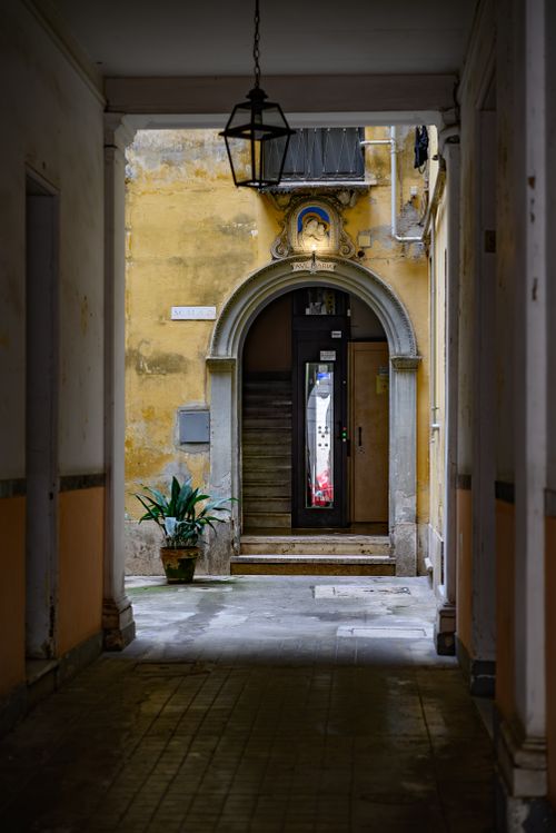 Free View of an ornate archway and entryway in Rome, exuding historic charm. Stock Photo