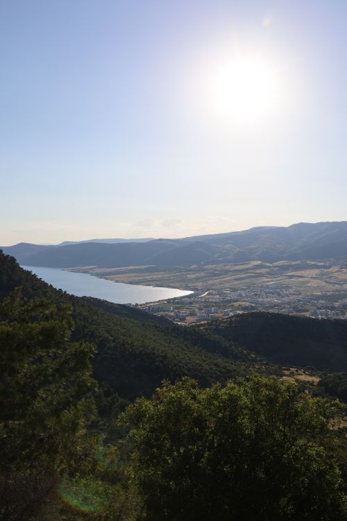 Free A serene landscape of the Mersin region, overlooking hills and a lake under a bright sun. Stock Photo