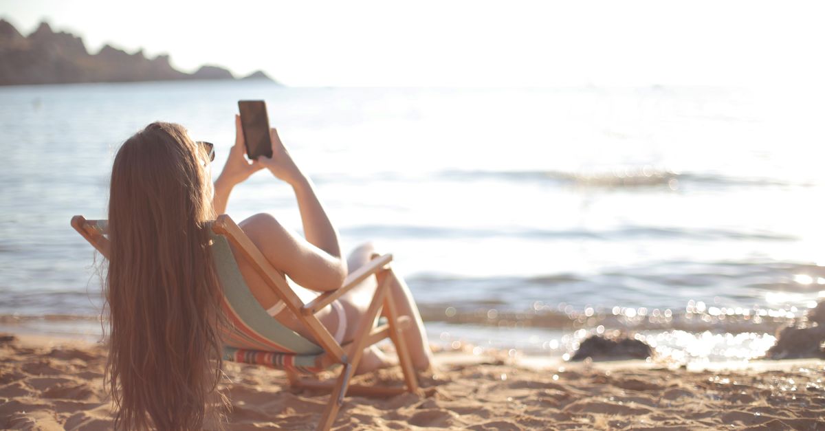 Structured Digital Detox Vacation Versus Organic Disconnection