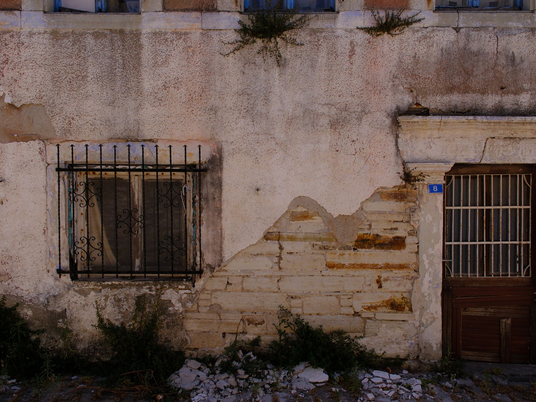 Plastering and Skimming in Aperfield — surfaces prepped and cut in by hand