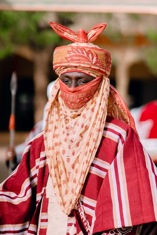 Free Portrait of a person in vibrant, traditional African attire, showcasing cultural heritage. Stock Photo