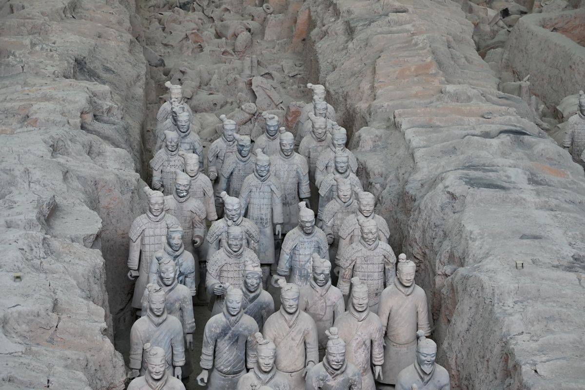 秦の兵馬俑の隊列のイメージ