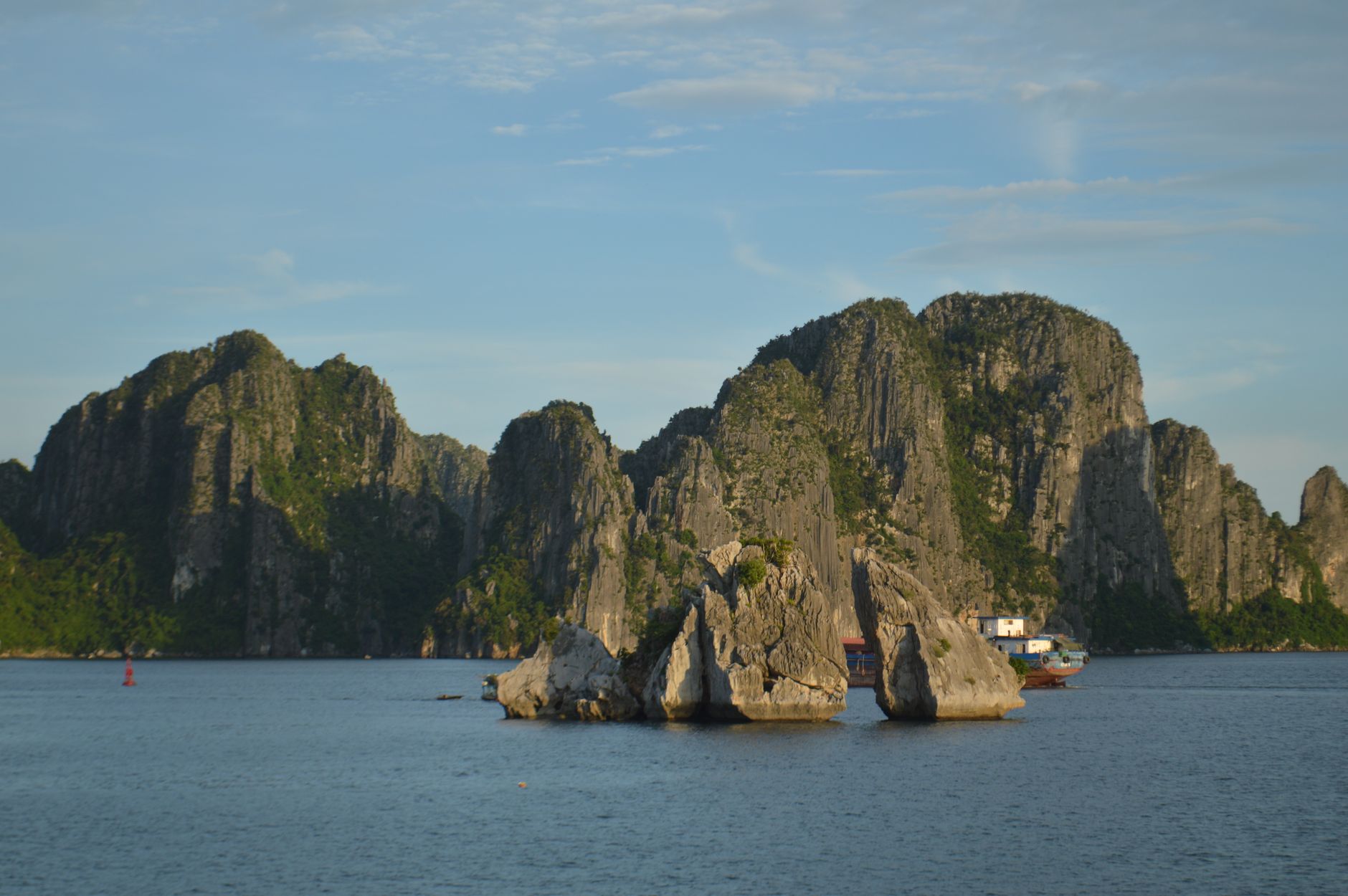 Halong Bay photo 1