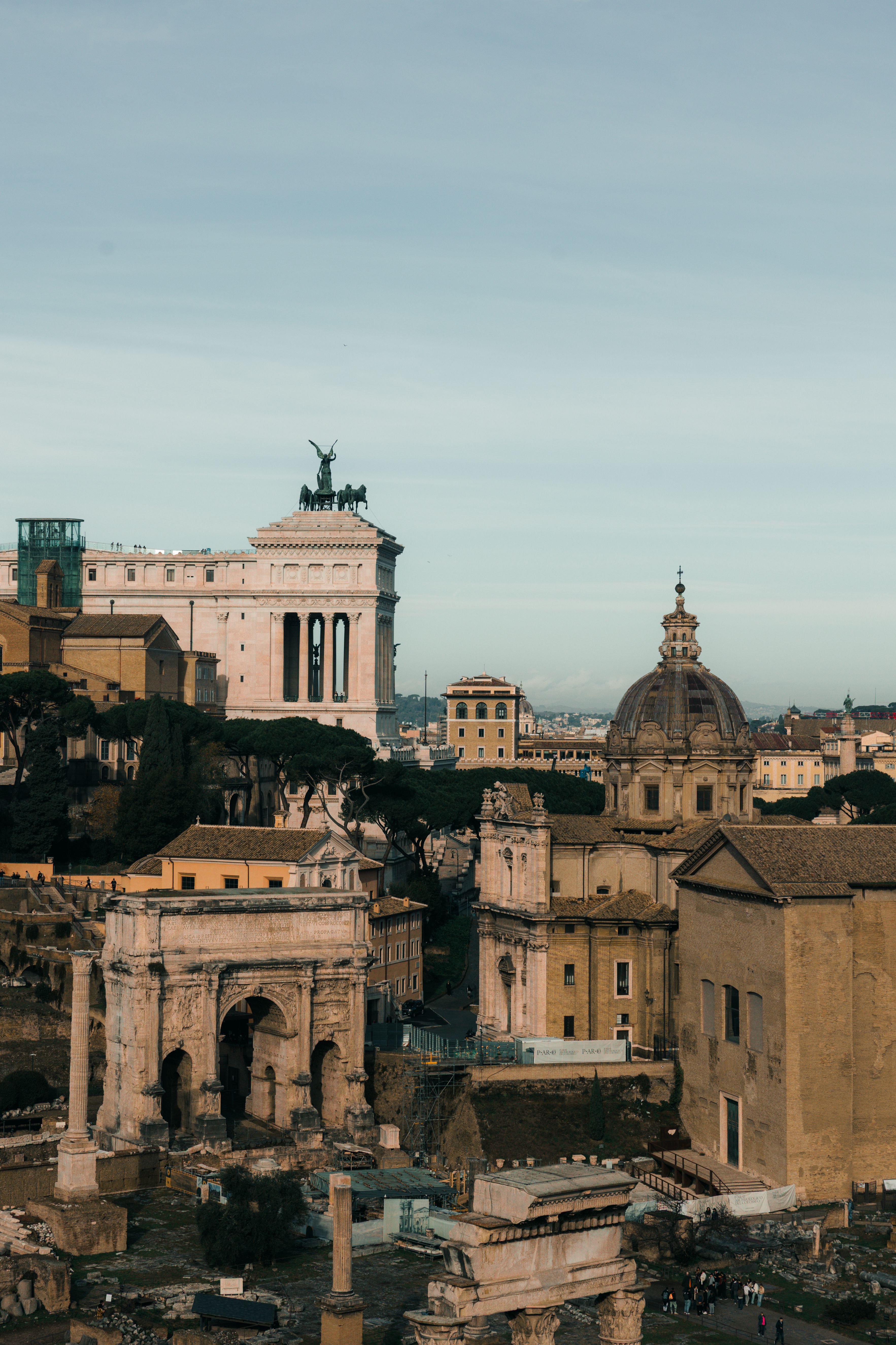Discover the stunning ancient architecture of Rome, featuring iconic landmarks and breathtaking views.