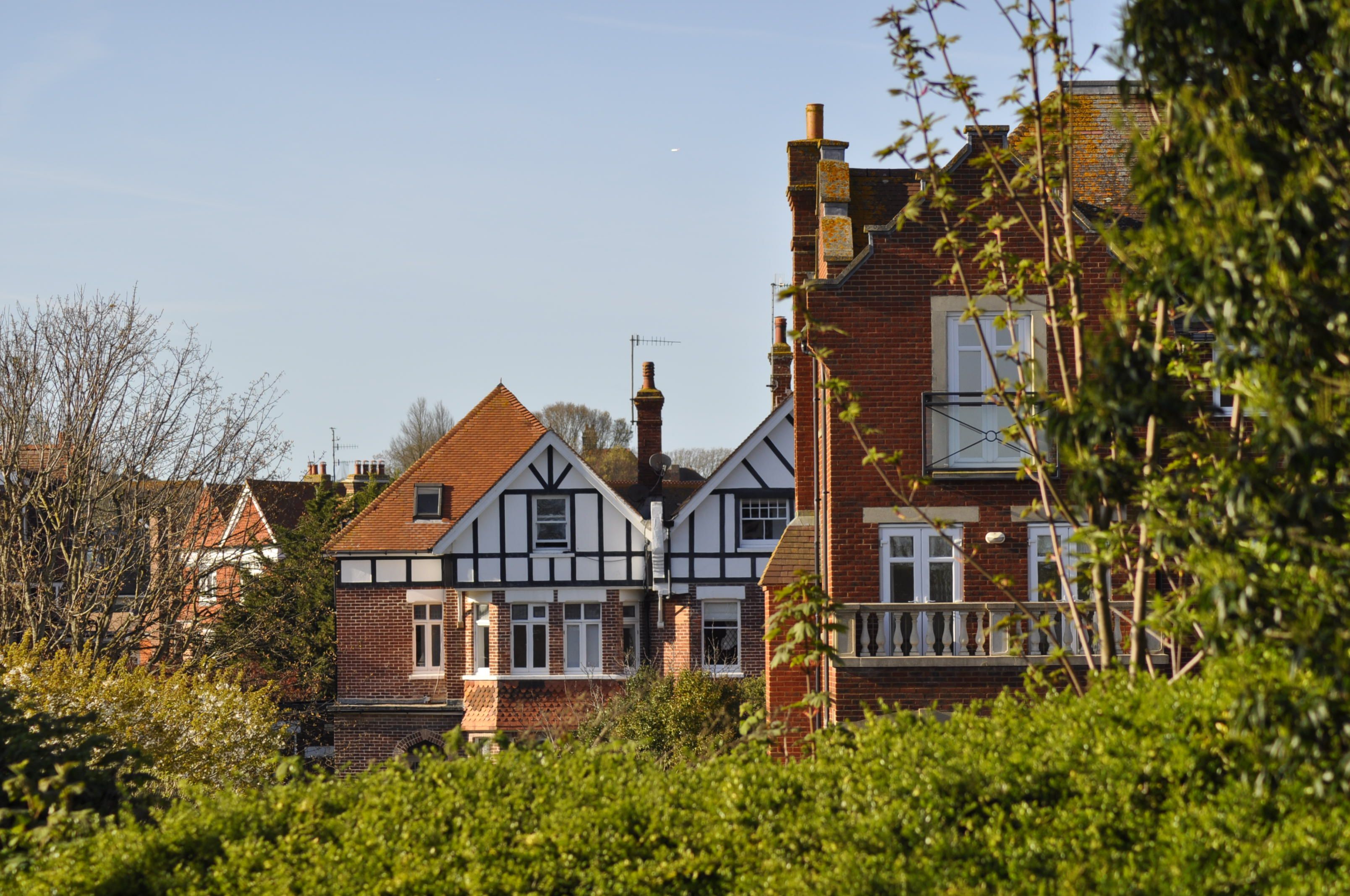Window Cleaner in Cuckfield: How to Find the Right Professional for Your Home Window Cleaner in Cuckfield: How to Find the Right Professional for Your Home