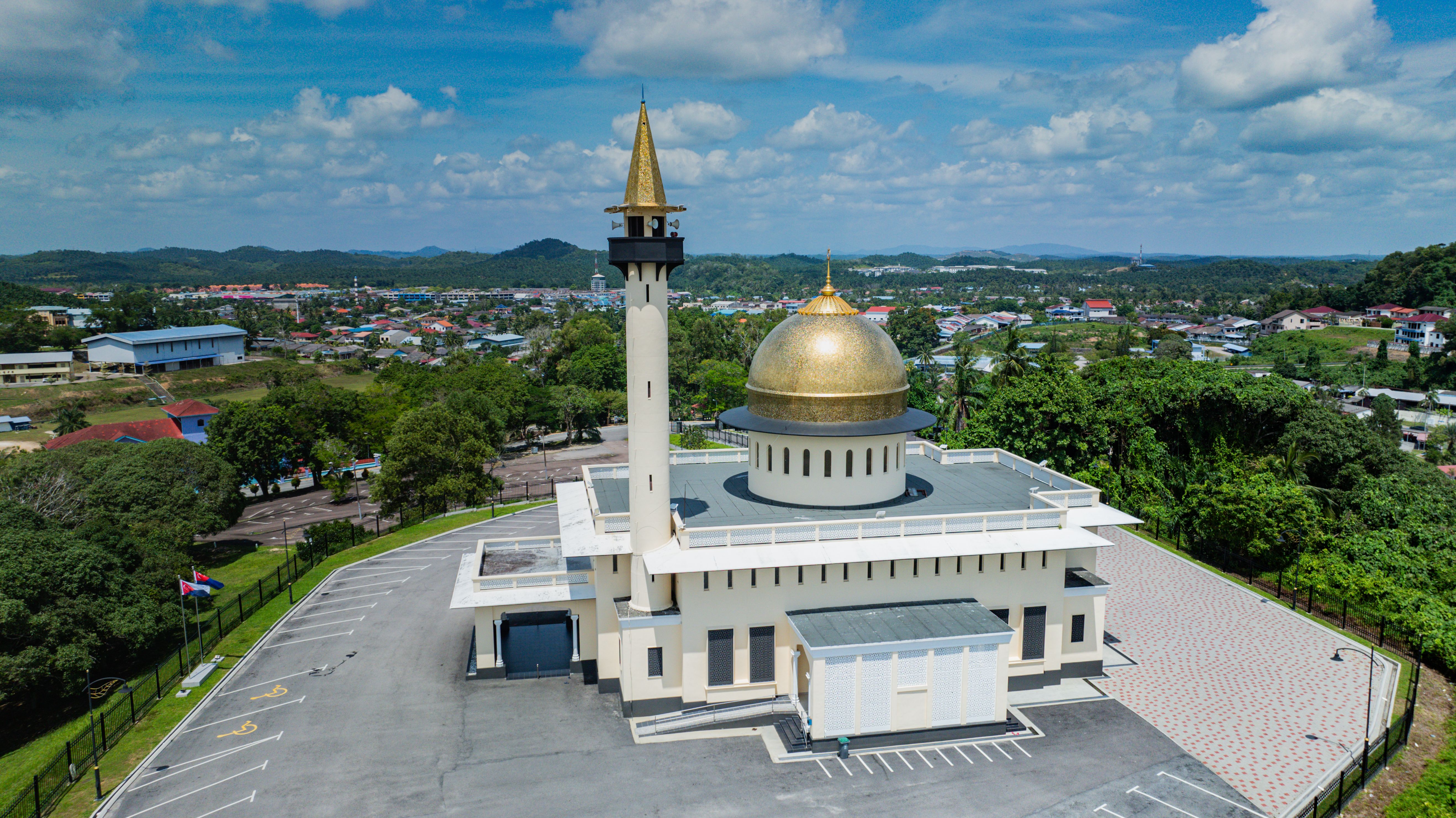 Puad's Withdrawal from Johor Polls: Implications for Malaysia's Business Landscape