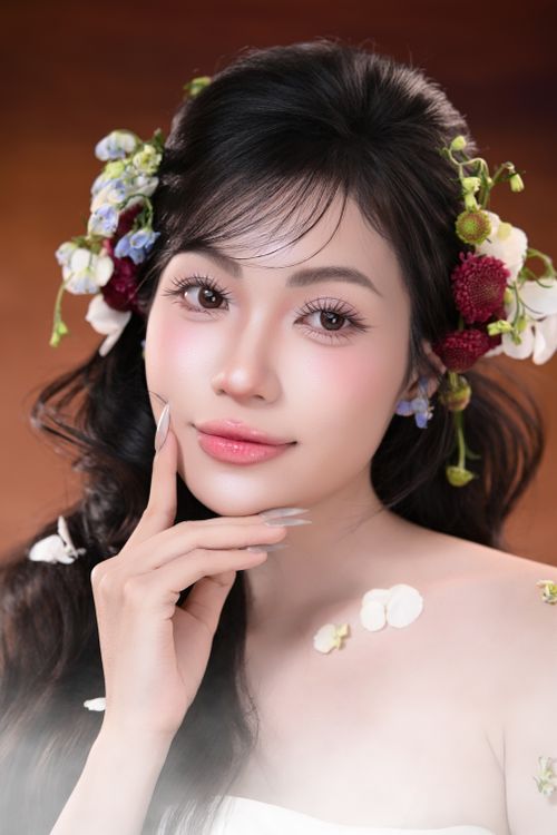 Free Stunning portrait of a woman with floral hair accessories, showcasing elegance and beauty. Stock Photo