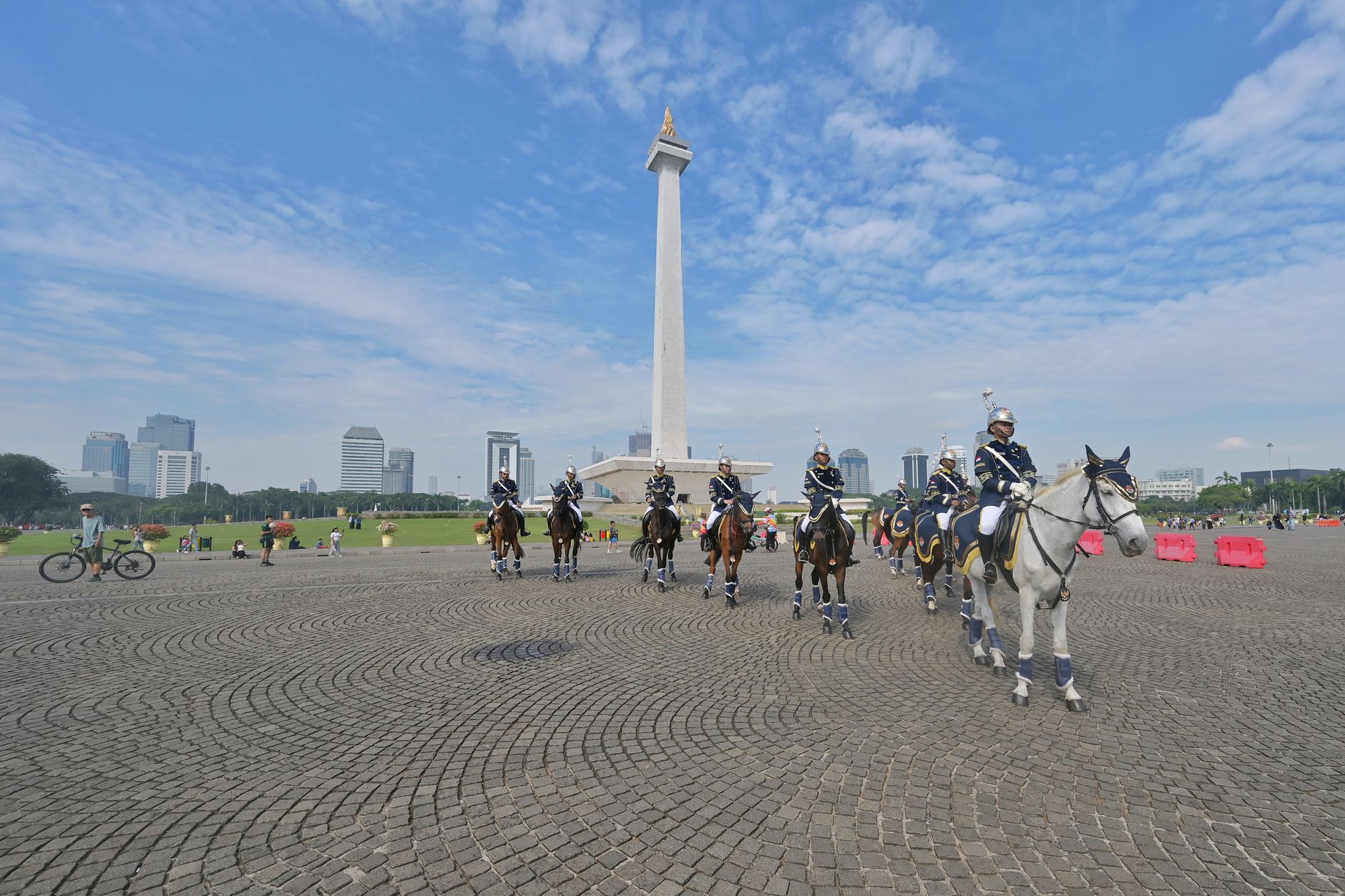 jakarta national monument monas obelisk independence indonesia sky