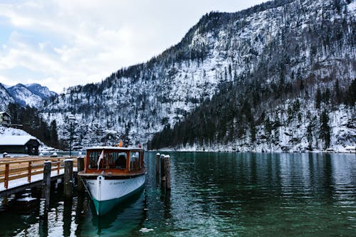 Gratis stockfoto met boot, dok, gebied met water